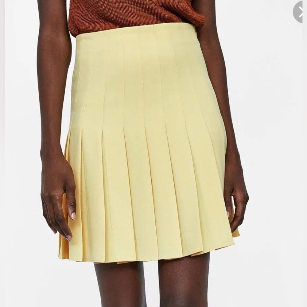 ZARA summery, stylish, pleated, glam tennis skirt in beautiful pale yellow🔥🔥🔥